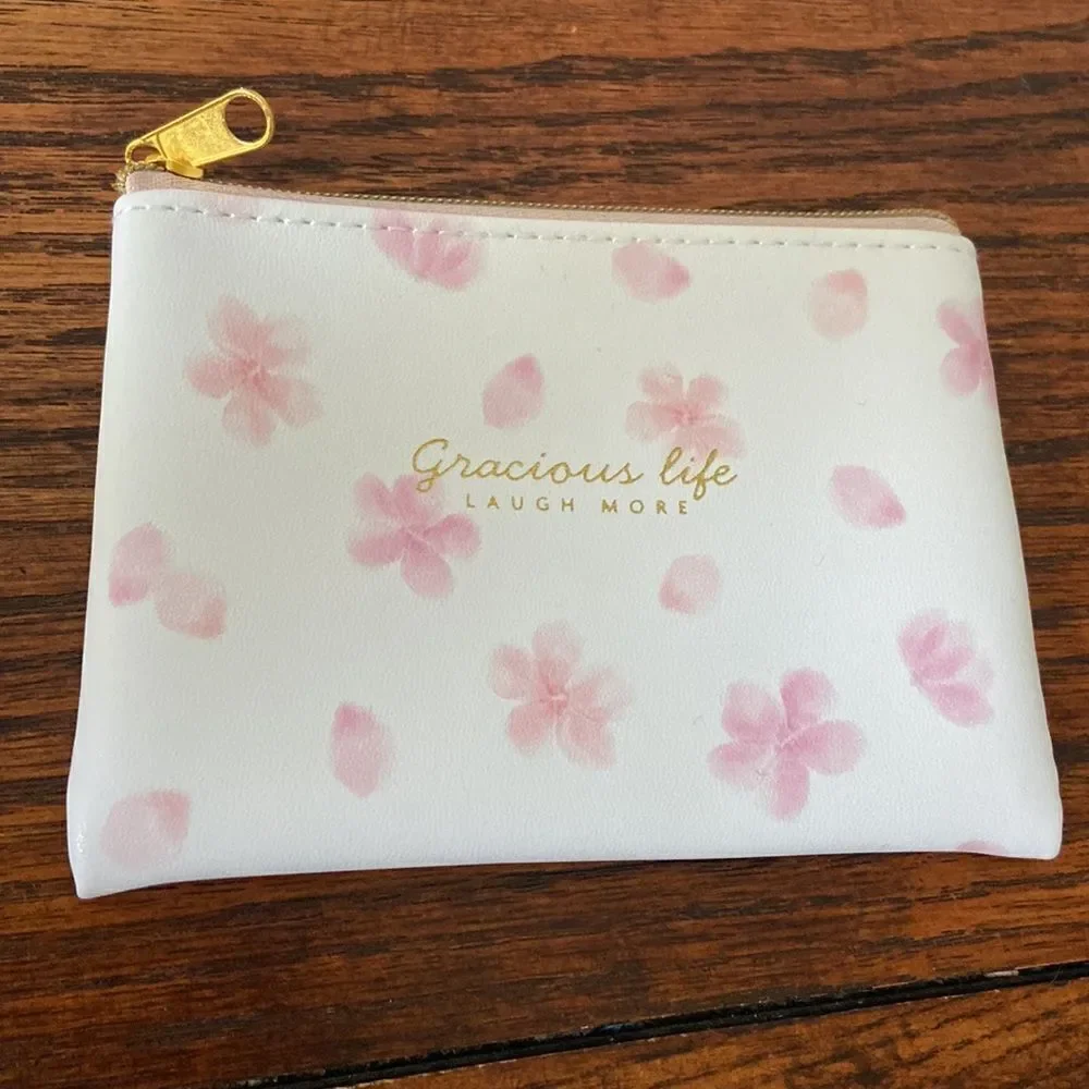 Sticky notes 2 pens 2 pins 1 small pouch